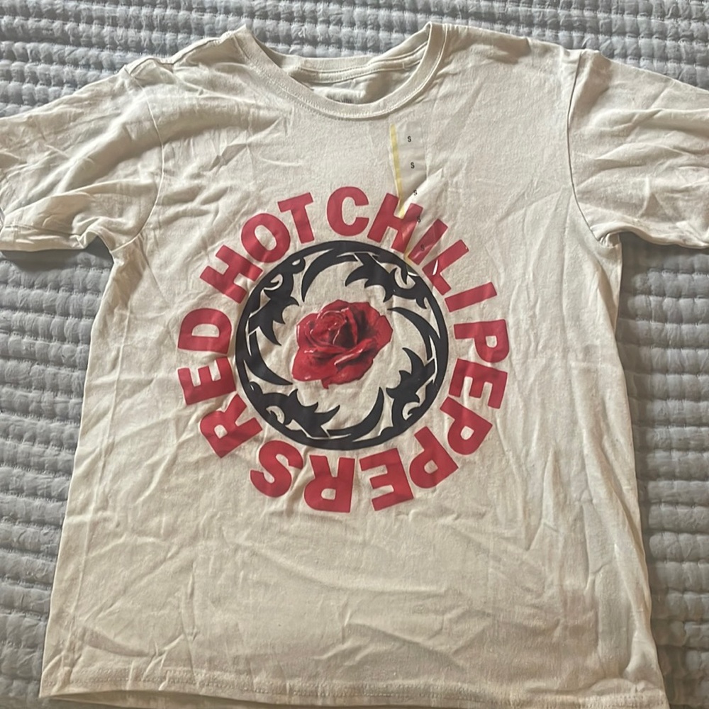 - RHCP tee